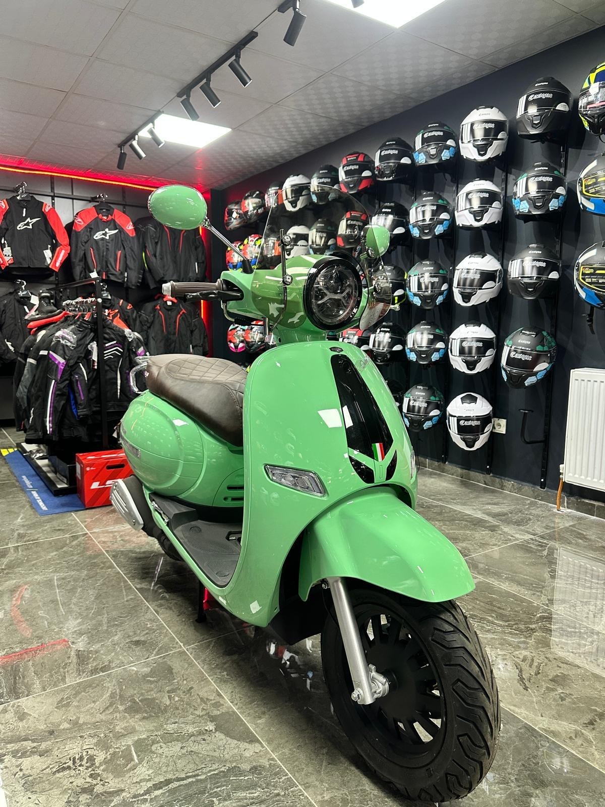Yeşil Scooter